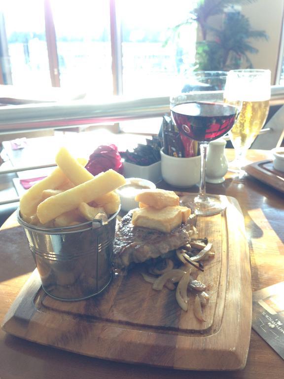 Leitrim Marina Hotel Carrick on Shannon Exteriér fotografie